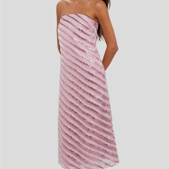 Hyacinth House Dresses & Skirts - Chic Strapless Pink Midi Dress